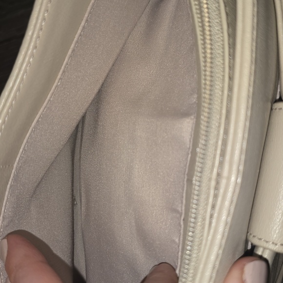 Étienne Aigner Classic Cream Leather Shoulder Bag  Y2K Chic Gold Hardware - Picture 8 of 13